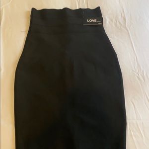 Black pencil skirt. Size: medium